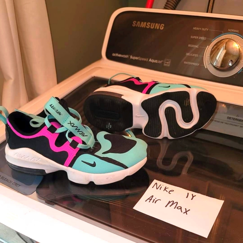 Nike Air Max girl shoes